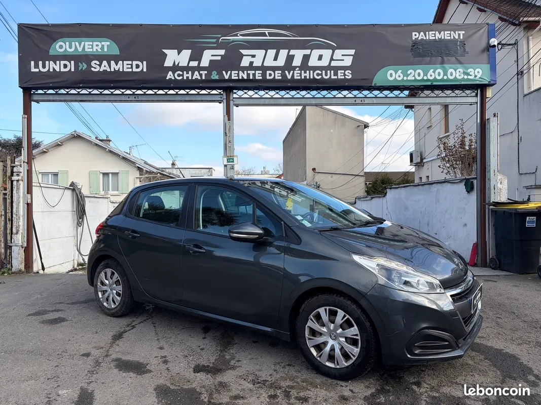 Peugeot 208 2017 1.6l HDI GPS BLUETOOTH USB RÉGULATEURE PAYER EN 3 FOIS