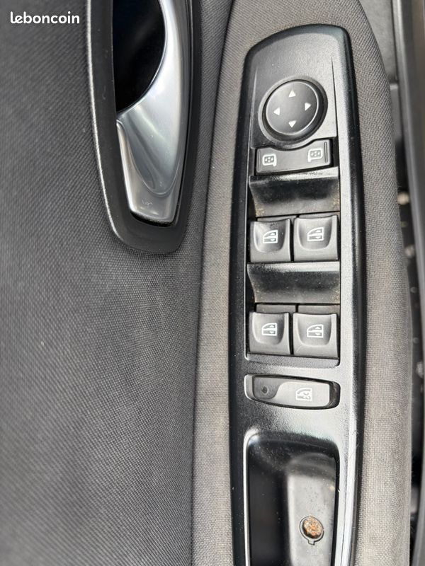 RENAULT Grand Scenic 1.9L DCI 130. 7 PLACES TOUT LE SUIVIE D ENTRETIEN RADAR. PAYER EN 3FOIS – Image 13