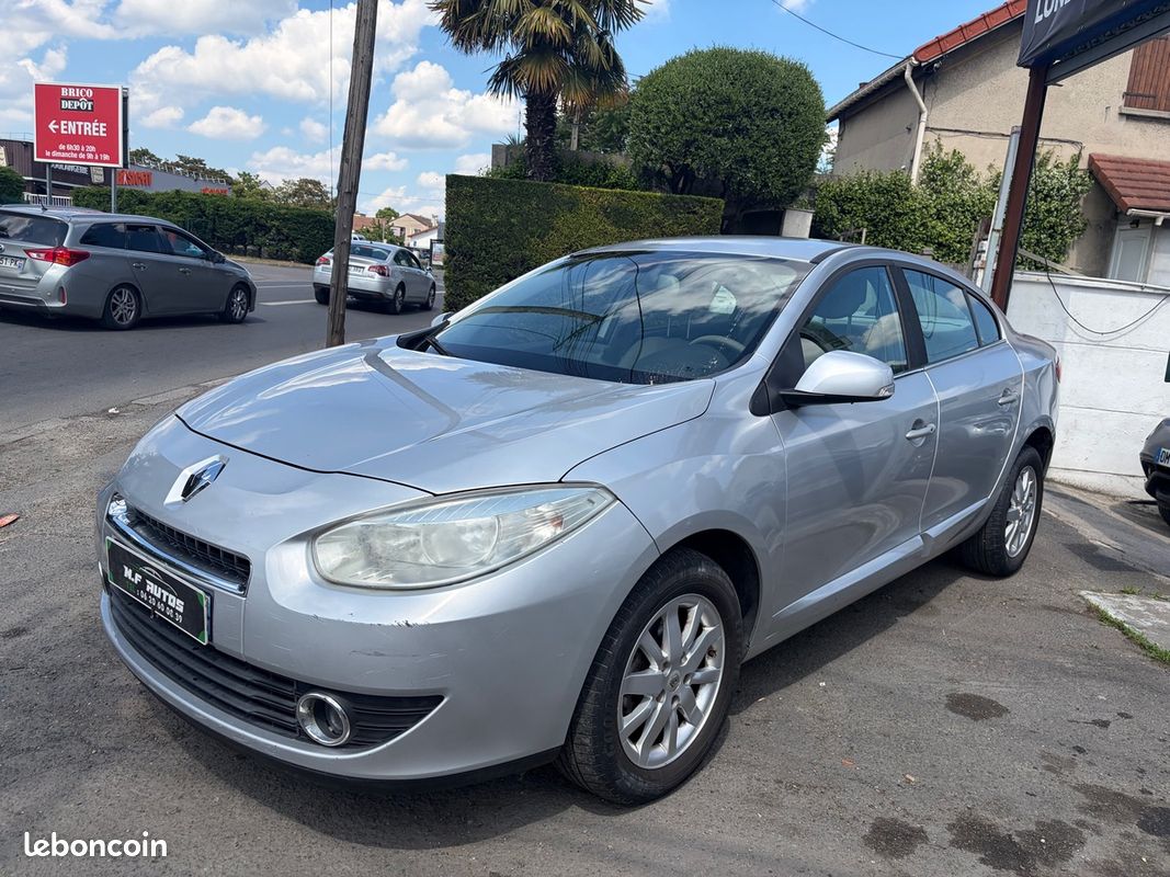RENAULT Fluence 1.5l DCI PRIVILÈGE SUIVI D ENTRETIENT GPS SEMI CUIR RADAR PAYEMENT EN 3FOIS – Image 2