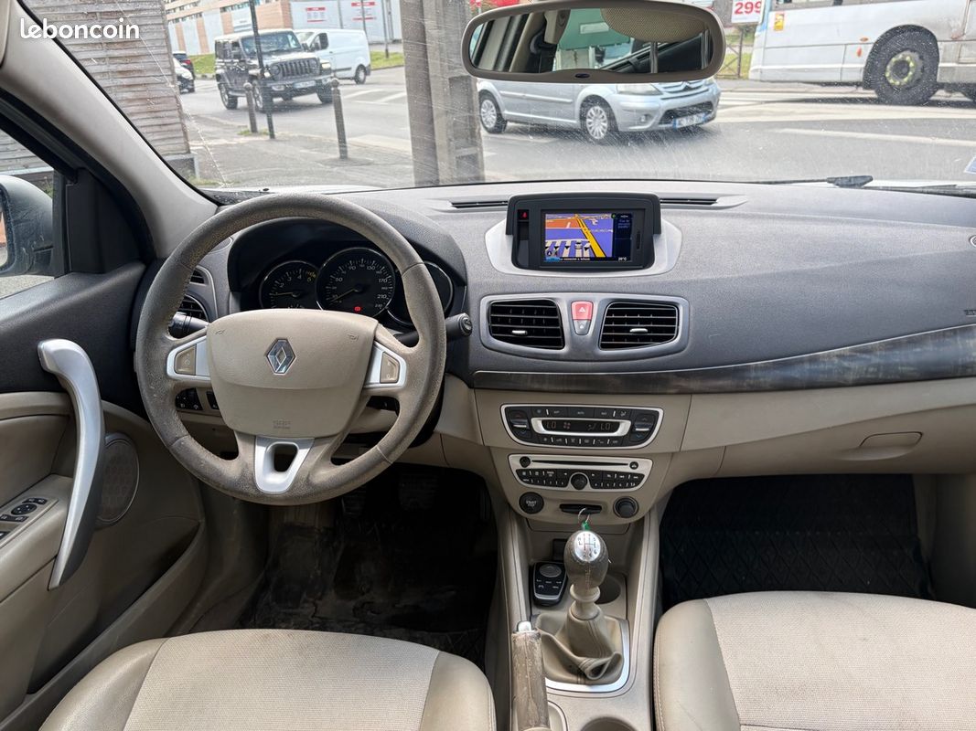 RENAULT Fluence 1.5l DCI PRIVILÈGE SUIVI D ENTRETIENT GPS SEMI CUIR RADAR PAYEMENT EN 3FOIS – Image 5