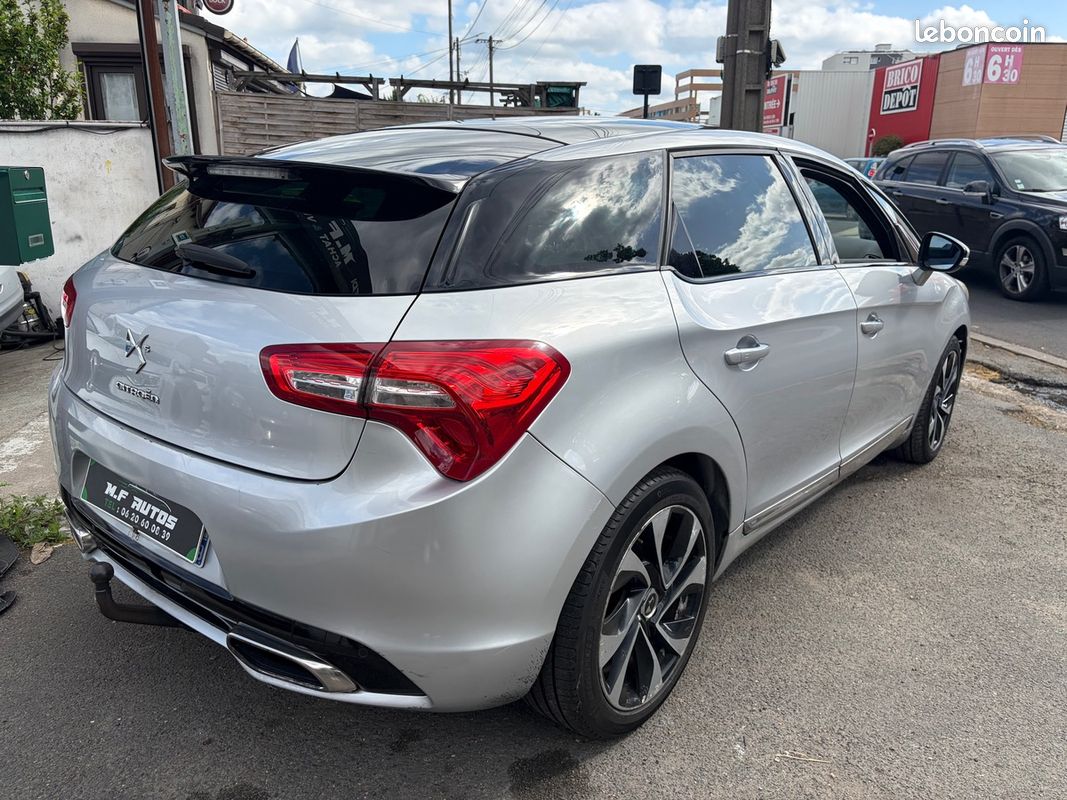 Citroën DS5 2.0l HDI CUIR MASSANT CHAUFFANT Toit Pano GPS Caméra Bluetooth – Image 3