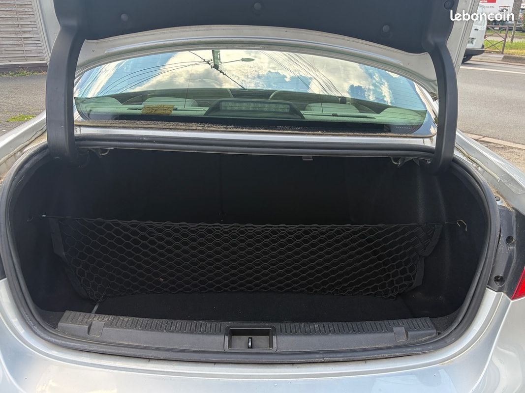 RENAULT Fluence 1.5l DCI PRIVILÈGE SUIVI D ENTRETIENT GPS SEMI CUIR RADAR PAYEMENT EN 3FOIS – Image 8