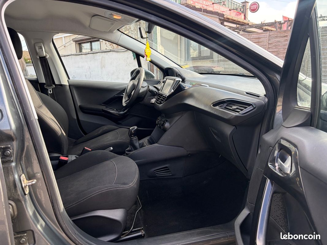 Peugeot 208 2017 1.6L HDI GPS BLUETOOTH RÉGULATEUR PAYEE EN 3 FOIS Argenteuil · 2017 · 194000 km · Diesel – Image 8
