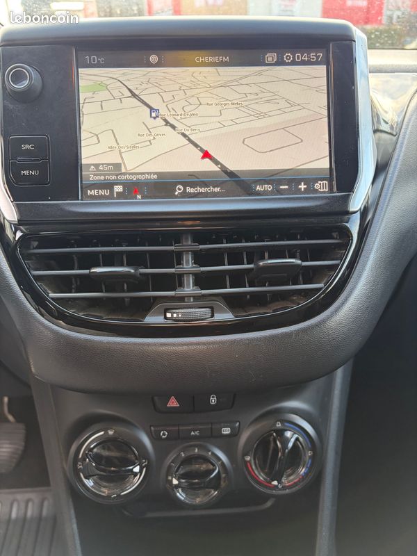Peugeot 208 2017 1.6L HDI GPS BLUETOOTH RÉGULATEUR PAYEE EN 3 FOIS Argenteuil · 2017 · 194000 km · Diesel – Image 13