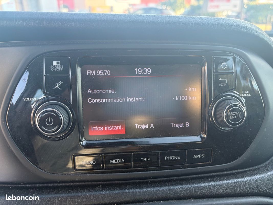Fiat Tipo 2017 145km CHAÎNE DE DISTRIBUTION RADAR RÉGULATEUR BLUETOOTH – Image 10