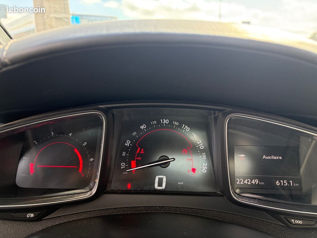 Citroën DS5 2.0l HDI CUIR MASSANT CHAUFFANT Toit Pano GPS Caméra Bluetooth – Image 9
