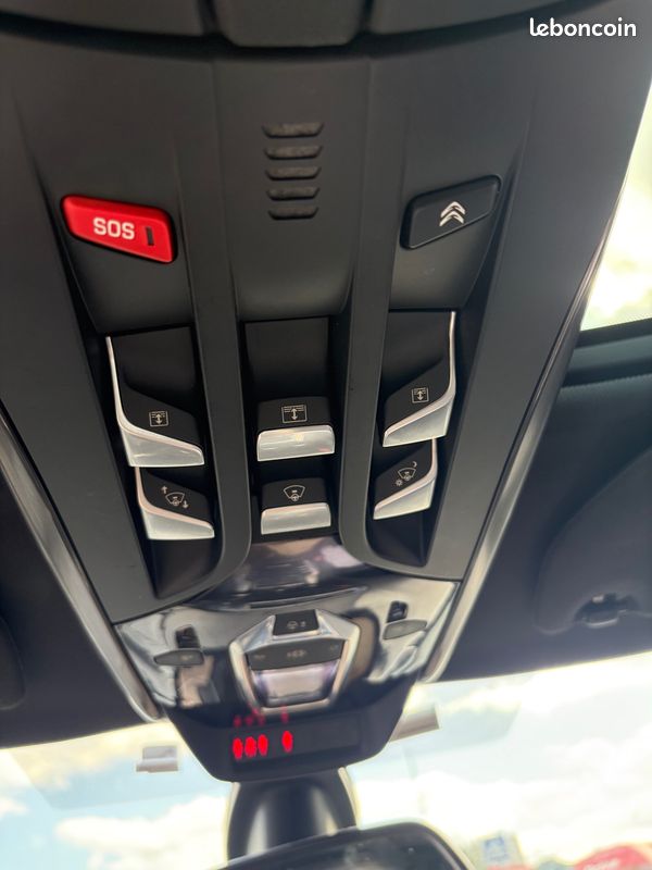 Citroën DS5 2.0l HDI CUIR MASSANT CHAUFFANT Toit Pano GPS Caméra Bluetooth – Image 13