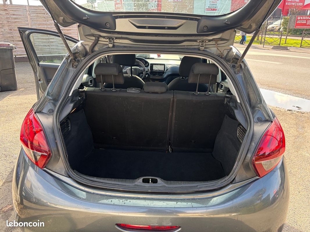 Peugeot 208 2017 1.6L HDI GPS BLUETOOTH RÉGULATEUR PAYEE EN 3 FOIS Argenteuil · 2017 · 194000 km · Diesel – Image 10