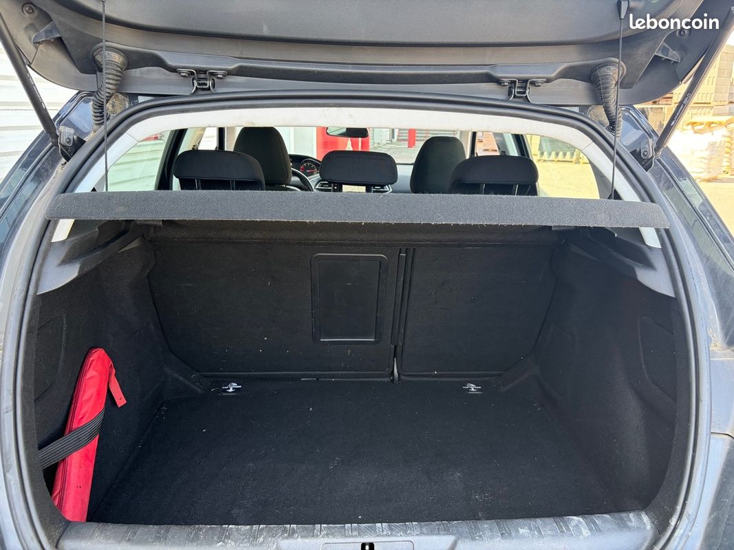 Peugeot 308 2018 HDI Active Kit Distribution Faite GPS RADAR RÉGULATEURS BLUETOOTH – Image 8