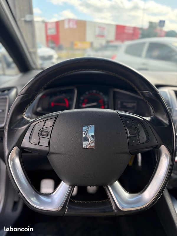Citroën DS5 2.0l HDI CUIR MASSANT CHAUFFANT Toit Pano GPS Caméra Bluetooth – Image 11