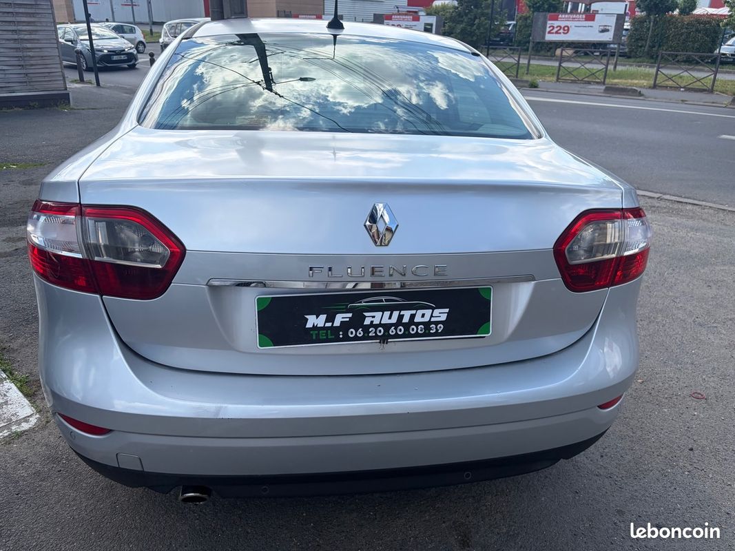RENAULT Fluence 1.5l DCI PRIVILÈGE SUIVI D ENTRETIENT GPS SEMI CUIR RADAR PAYEMENT EN 3FOIS – Image 3