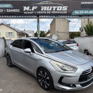 Citroën DS5 2.0l HDI CUIR MASSANT CHAUFFANT Toit Pano GPS Caméra Bluetooth