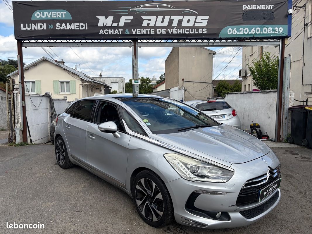 Citroën DS5 2.0l HDI CUIR MASSANT CHAUFFANT Toit Pano GPS Caméra Bluetooth