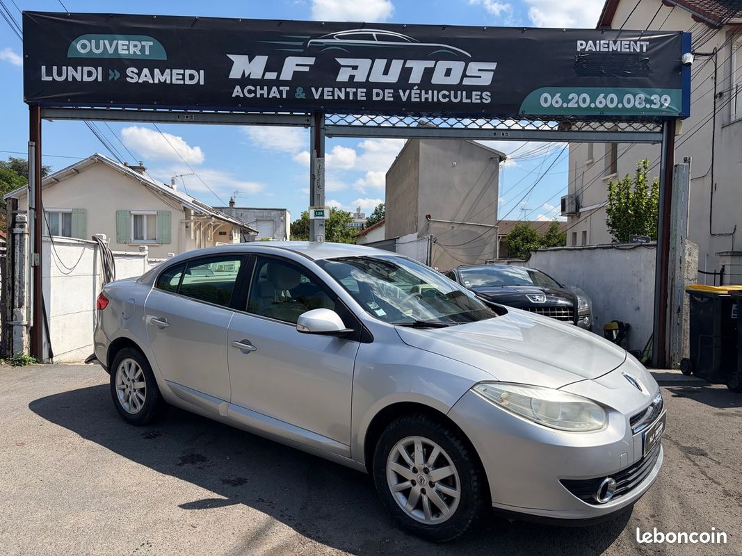 RENAULT Fluence 1.5l DCI PRIVILÈGE SUIVI D ENTRETIENT GPS SEMI CUIR RADAR PAYEMENT EN 3FOIS
