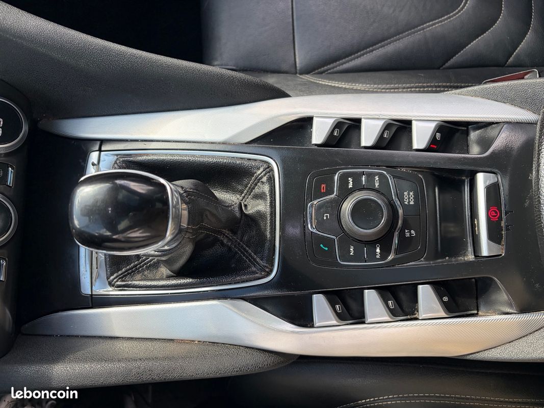 Citroën DS5 2.0l HDI CUIR MASSANT CHAUFFANT Toit Pano GPS Caméra Bluetooth – Image 8