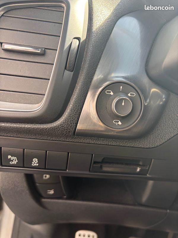 Citroën DS5 2.0l HDI CUIR MASSANT CHAUFFANT Toit Pano GPS Caméra Bluetooth – Image 12