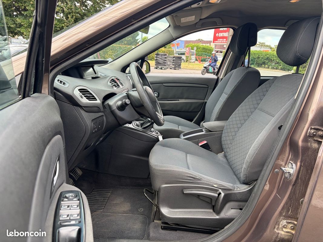 RENAULT Grand Scenic 1.9L DCI 130. 7 PLACES TOUT LE SUIVIE D ENTRETIEN RADAR. PAYER EN 3FOIS – Image 7