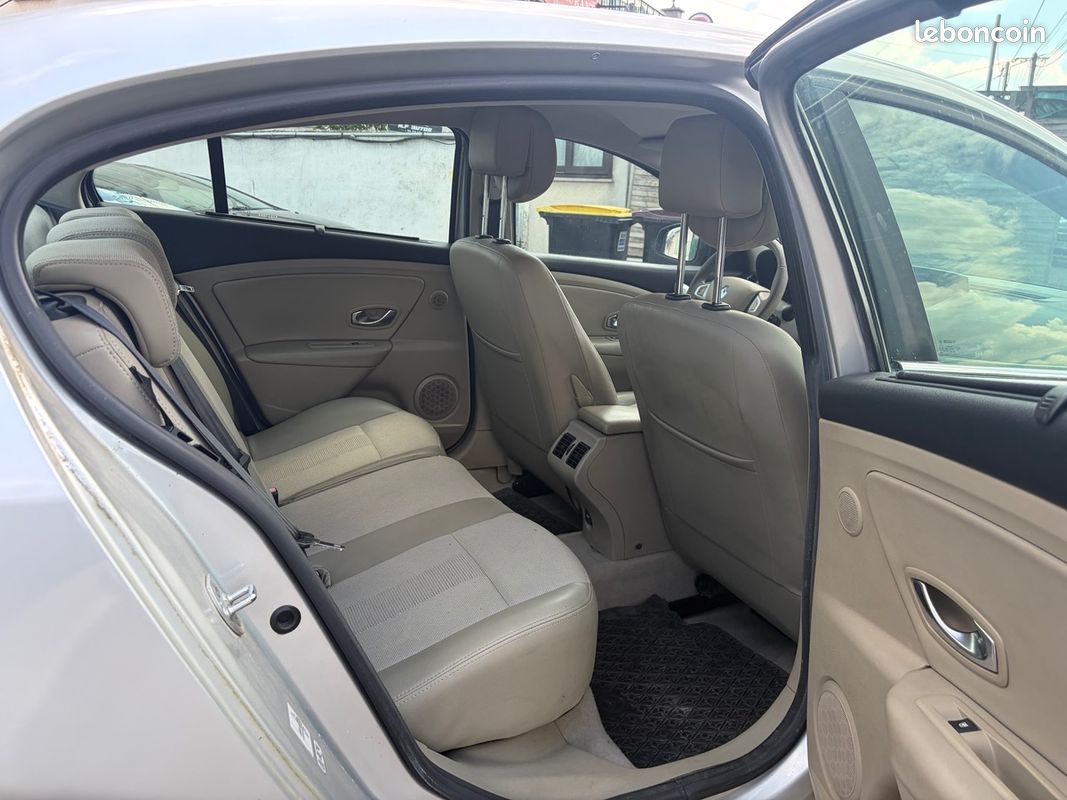 RENAULT Fluence 1.5l DCI PRIVILÈGE SUIVI D ENTRETIENT GPS SEMI CUIR RADAR PAYEMENT EN 3FOIS – Image 7