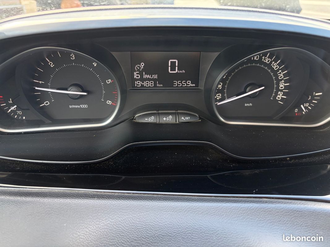 Peugeot 208 2017 1.6L HDI GPS BLUETOOTH RÉGULATEUR PAYEE EN 3 FOIS Argenteuil · 2017 · 194000 km · Diesel – Image 12