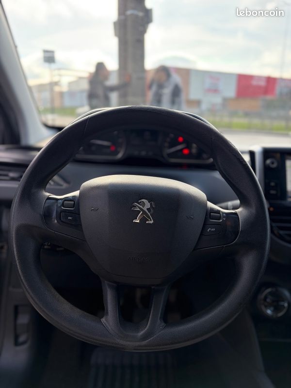 Peugeot 208 2017 1.6L HDI GPS BLUETOOTH RÉGULATEUR PAYEE EN 3 FOIS Argenteuil · 2017 · 194000 km · Diesel – Image 11