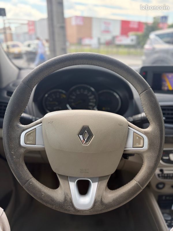 RENAULT Fluence 1.5l DCI PRIVILÈGE SUIVI D ENTRETIENT GPS SEMI CUIR RADAR PAYEMENT EN 3FOIS – Image 10