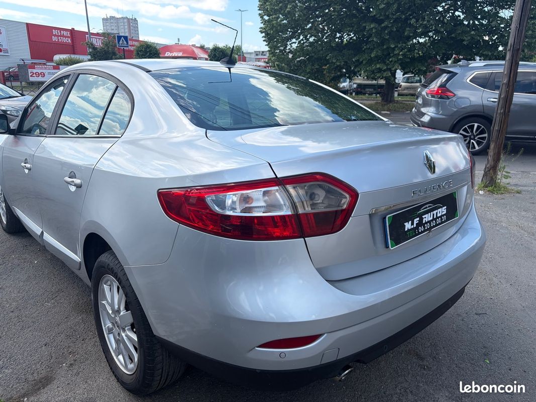 RENAULT Fluence 1.5l DCI PRIVILÈGE SUIVI D ENTRETIENT GPS SEMI CUIR RADAR PAYEMENT EN 3FOIS – Image 4