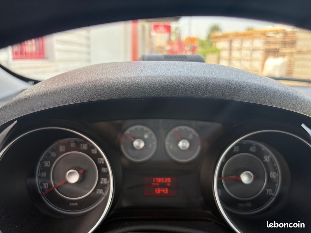 Fiat Grande Punto ÉVO Multijet Dynamic 1 ÈRE MAIN Tout le suivie d entretien PAYÉE EN 3 Fois – Image 9