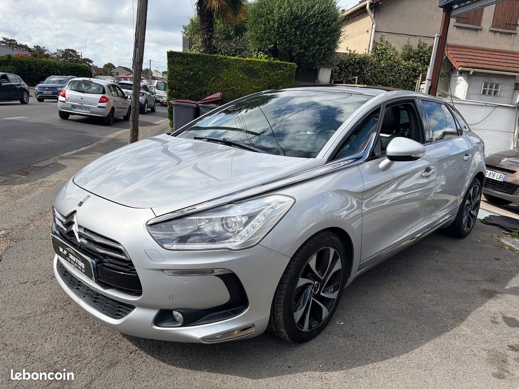 Citroën DS5 2.0l HDI CUIR MASSANT CHAUFFANT Toit Pano GPS Caméra Bluetooth – Image 2