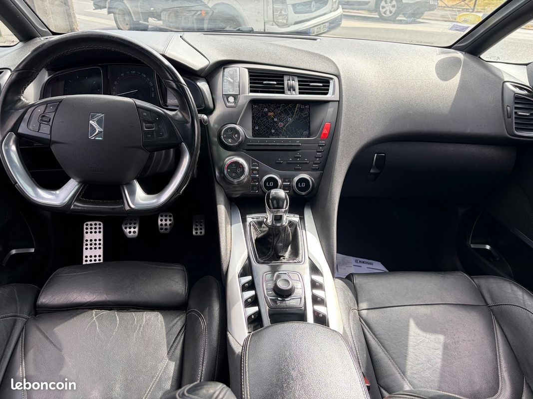 Citroën DS5 2.0l HDI CUIR MASSANT CHAUFFANT Toit Pano GPS Caméra Bluetooth – Image 5