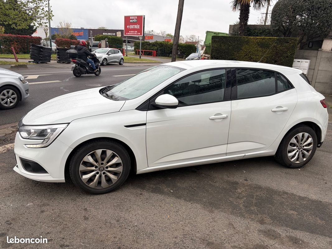 RENAULT Megane IV 2017 1.5L dCi ENERGY LIFE GPS RÉGULATEUR USB BLUETOOTH RADARS – Image 8
