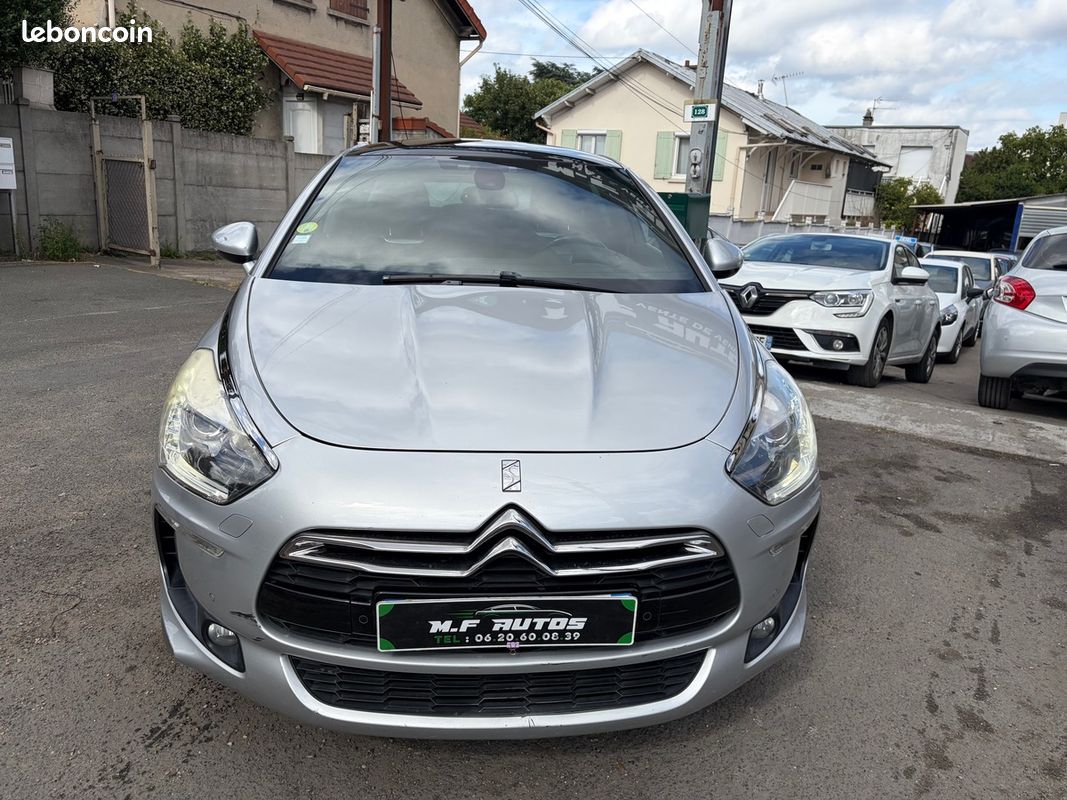 Citroën DS5 2.0l HDI CUIR MASSANT CHAUFFANT Toit Pano GPS Caméra Bluetooth – Image 4