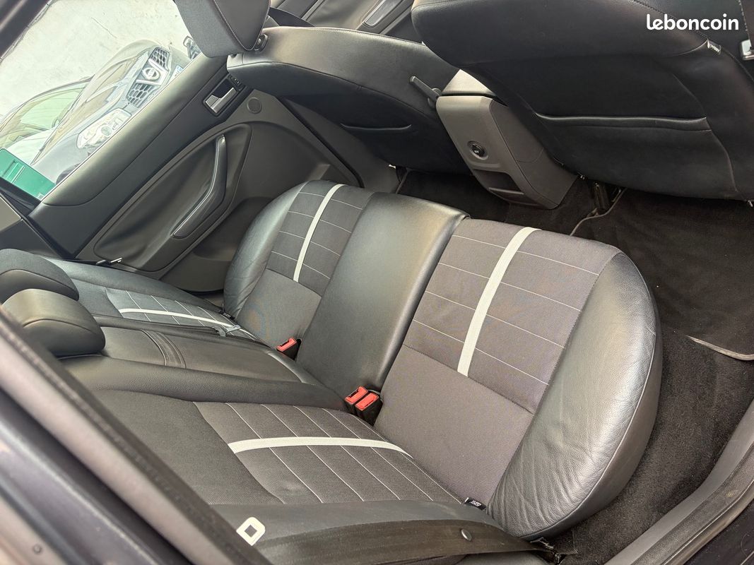 Ford Kuga 2,0l BOITE AUTO SUIVI D ENTRETIEN TOIT PANO Semi Cuir Chauffant GPS CAMÉRA Bluetooth – Image 18