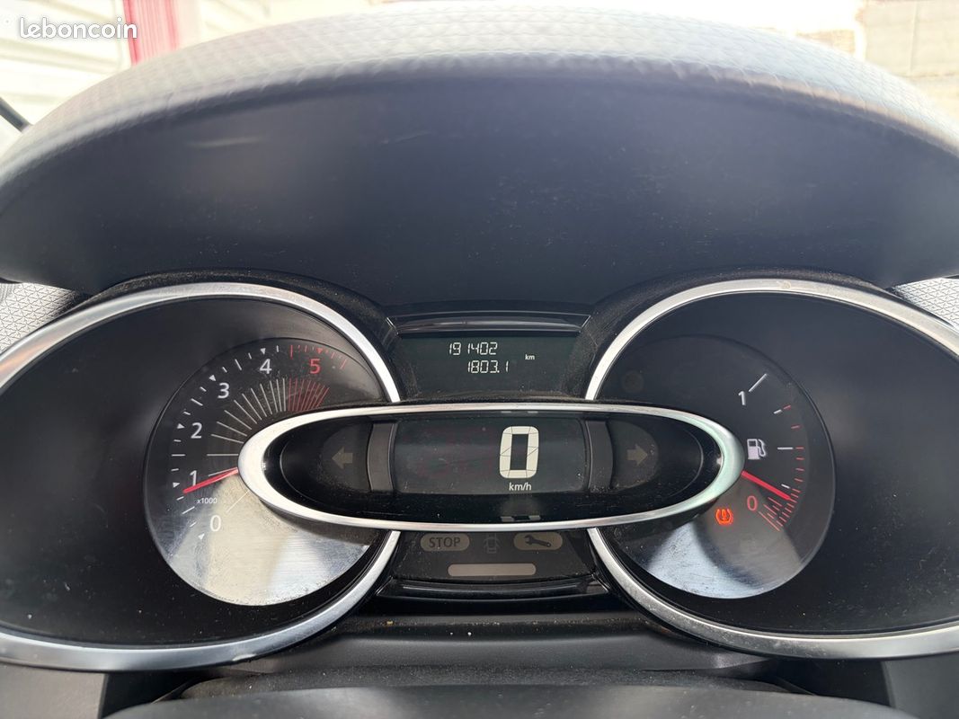 RENAULT Clio IV 2016 1,5L DCI STYLE SUIVI FACTURES GPS BLUETOOTH RADAR USB AUX RÉGULATEUR – Image 10