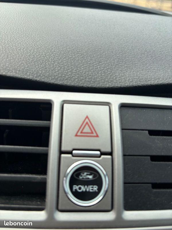 Ford Kuga 2,0l BOITE AUTO SUIVI D ENTRETIEN TOIT PANO Semi Cuir Chauffant GPS CAMÉRA Bluetooth – Image 26