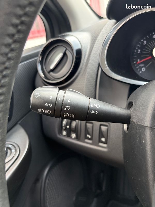 RENAULT Clio IV 2016 1,5L DCI STYLE SUIVI FACTURES GPS BLUETOOTH RADAR USB AUX RÉGULATEUR – Image 16
