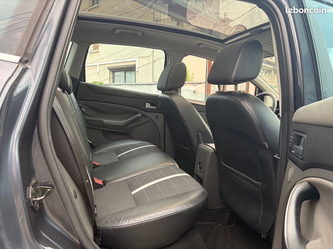 Ford Kuga 2,0l BOITE AUTO SUIVI D ENTRETIEN TOIT PANO Semi Cuir Chauffant GPS CAMÉRA Bluetooth – Image 15