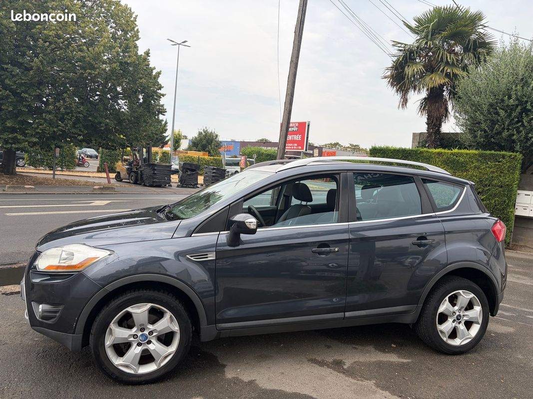Ford Kuga 2,0l BOITE AUTO SUIVI D ENTRETIEN TOIT PANO Semi Cuir Chauffant GPS CAMÉRA Bluetooth – Image 13