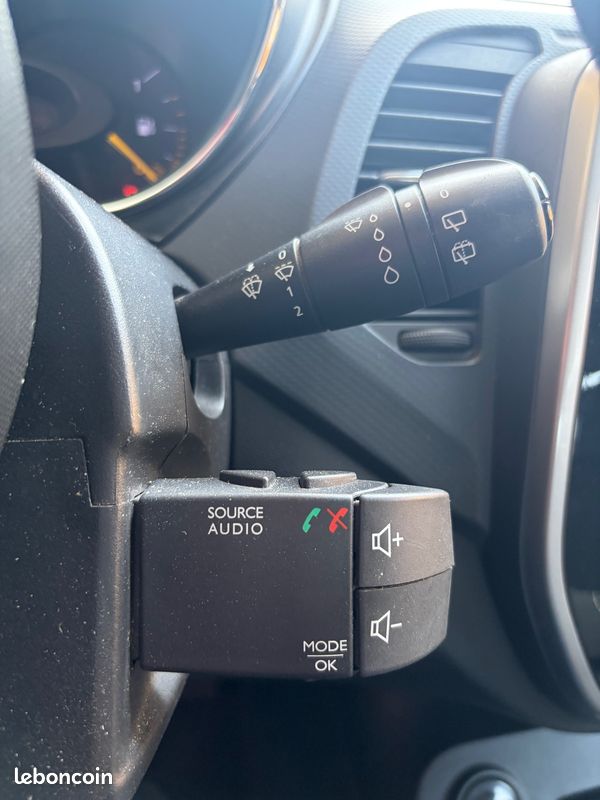RENAULT Captur 2014 1.5 L dCi 1ERE MAIN TOUT LE SUIVIE D ENTRETIEN RADARS BLUETOOTH USB AUX – Image 17