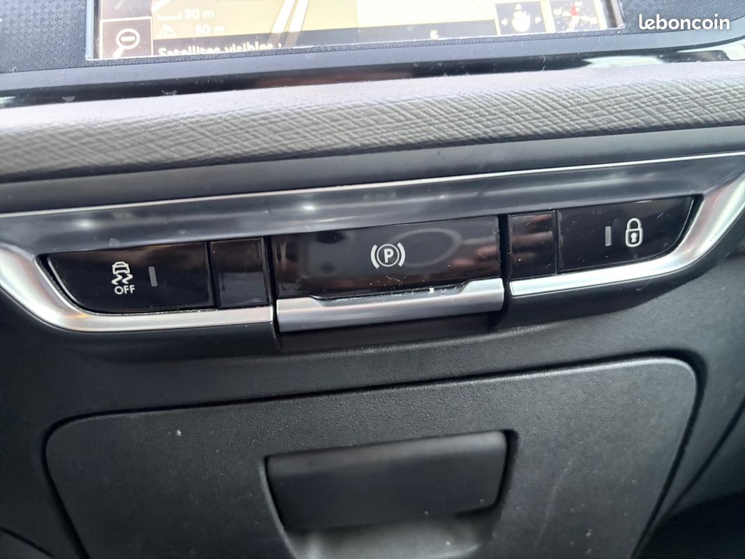 Citroën C4 Picasso 2015 BOITE AUTO ETG6 GPS BLUETOOTH USB CAMÉRA RÉGULATEUR PAYEMENT EN 3 FOIS – Image 17