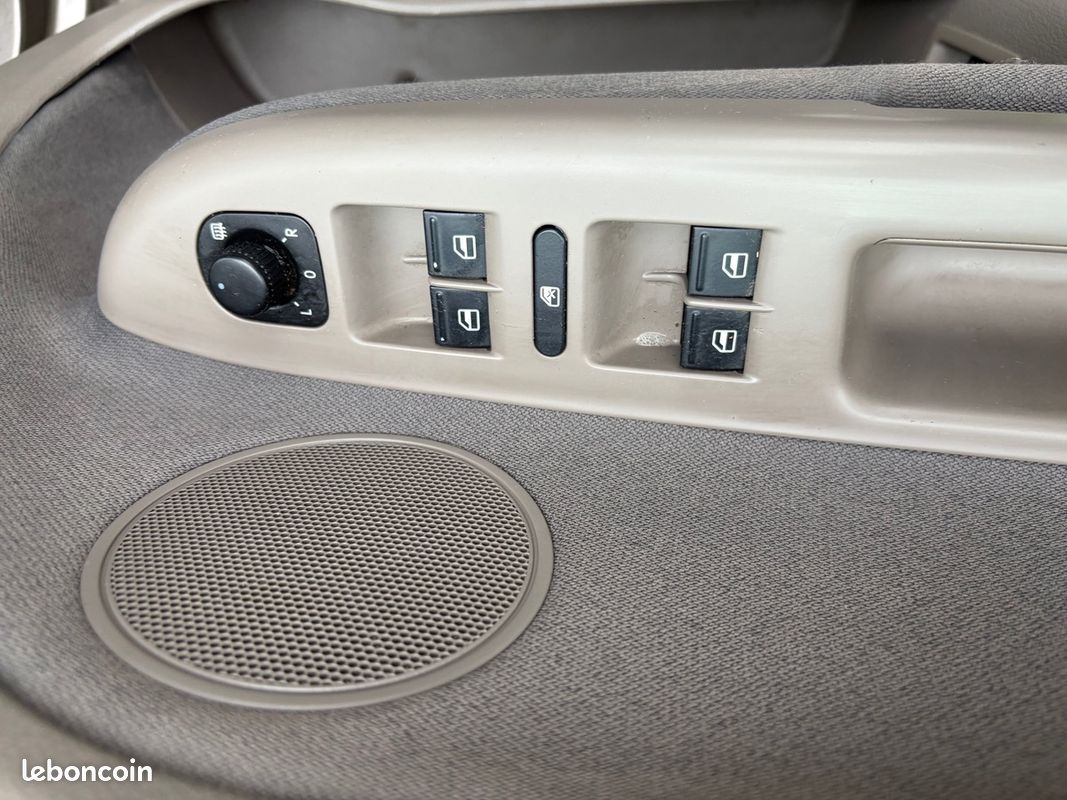 Volkswagen Golf Plus BOITE AUTO 2l TDI DSG6 RADAR AV/AR RÉGULATEUR AUXILIAIRE PAIEMENT EN 3 FOIS – Image 18
